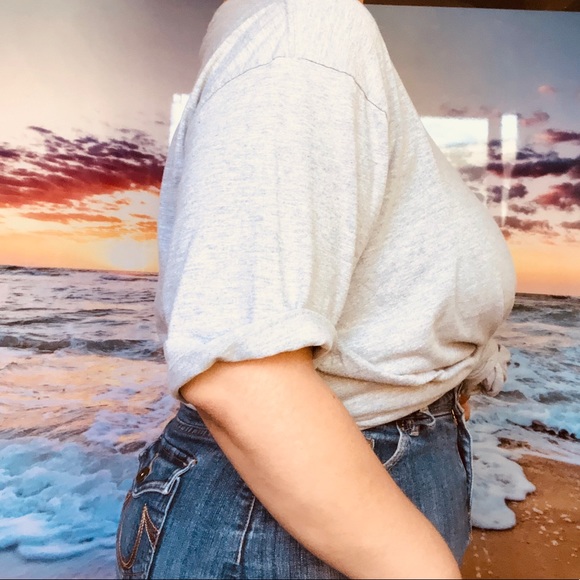 🔴SOLD🔴Vintage Tommy Hilfiger Tee🌪 - Picture 4 of 6